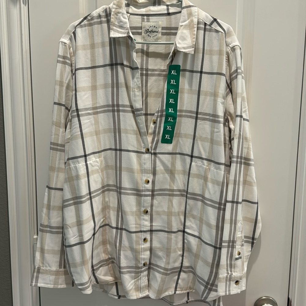 Plaid button down shirt with POCKETS! NWT!!